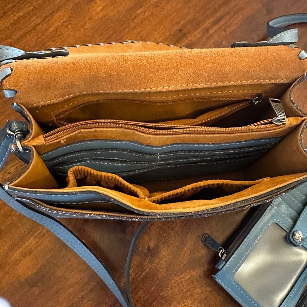 Patricia Nash Blue Embossed Crossbody Bag - Picture 4 of 5